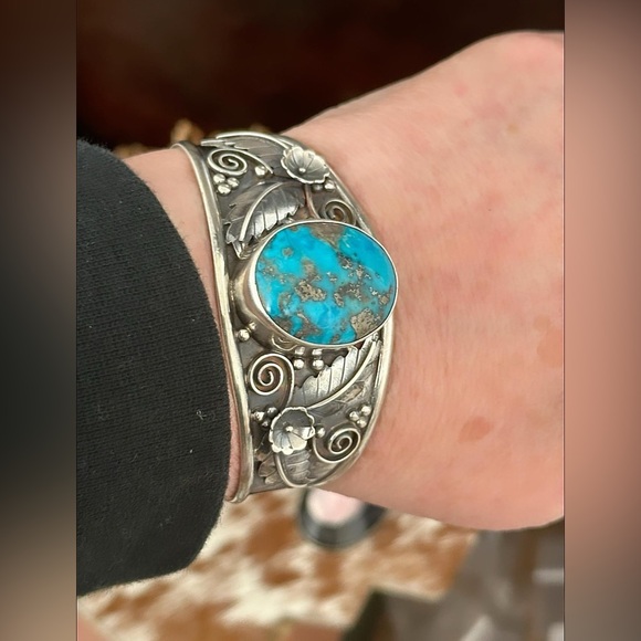 Turquoise southwestern statement sterling silver cuff - Picture 2 of 11